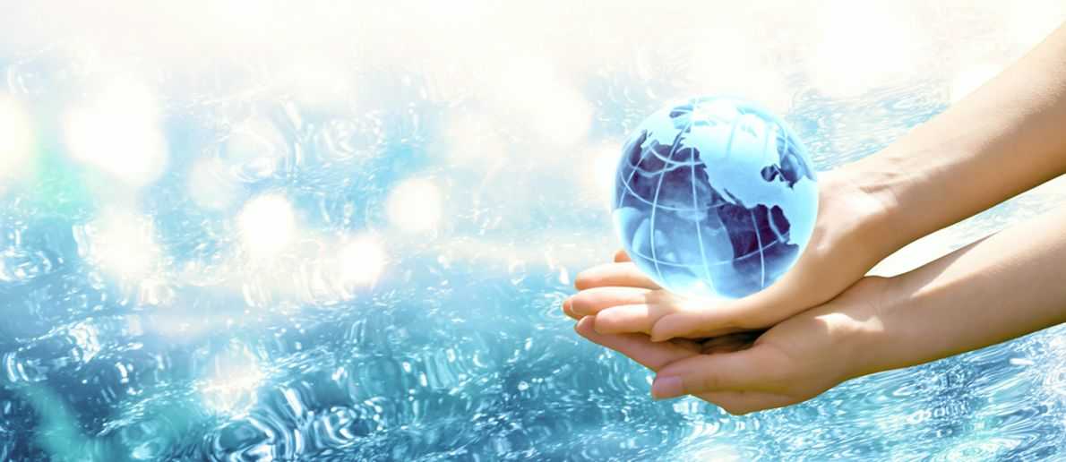 Water vapor permeable self-levelling floorings